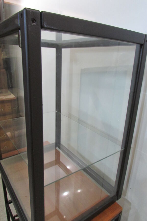 Vitrine toutes faces ancienne