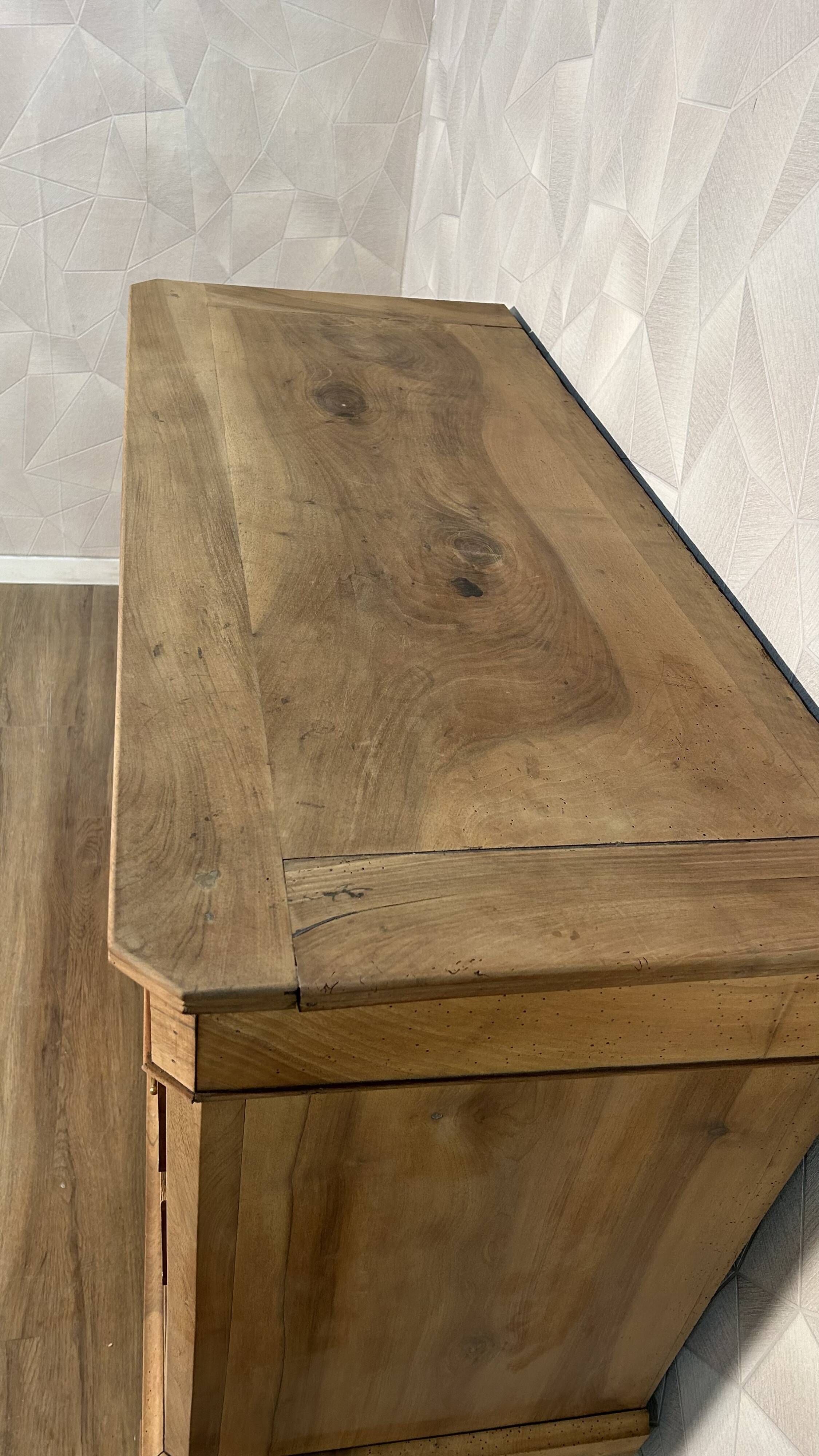Louis Philipe chest of drawers in solid walnut, airbrushed