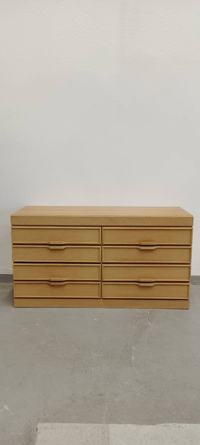 Chest of drawers with 8 drawers