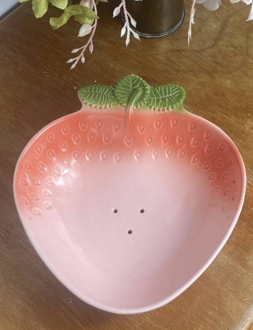 Strawberry-shaped earthenware salad bowl