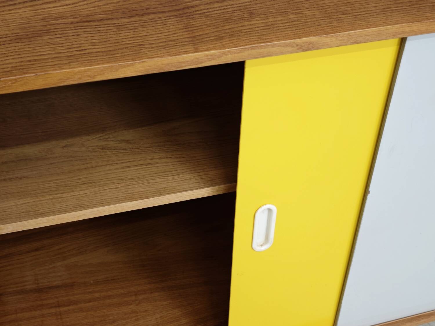 Buffet U-452 jaune et gris par Jiri Jiroutek pour Interier Praha 1960