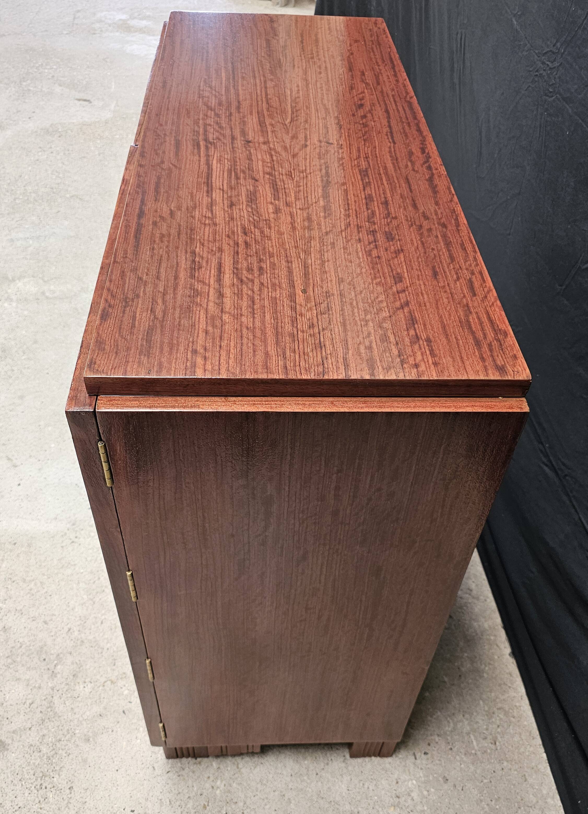 Art Deco buffet by Saddier & Fils in solid rosewood and veneer.