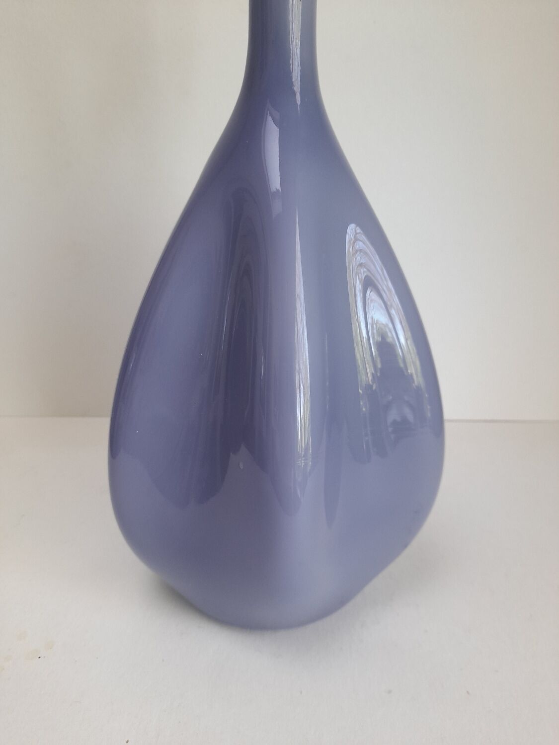 Super carafe en opaline couleur parme