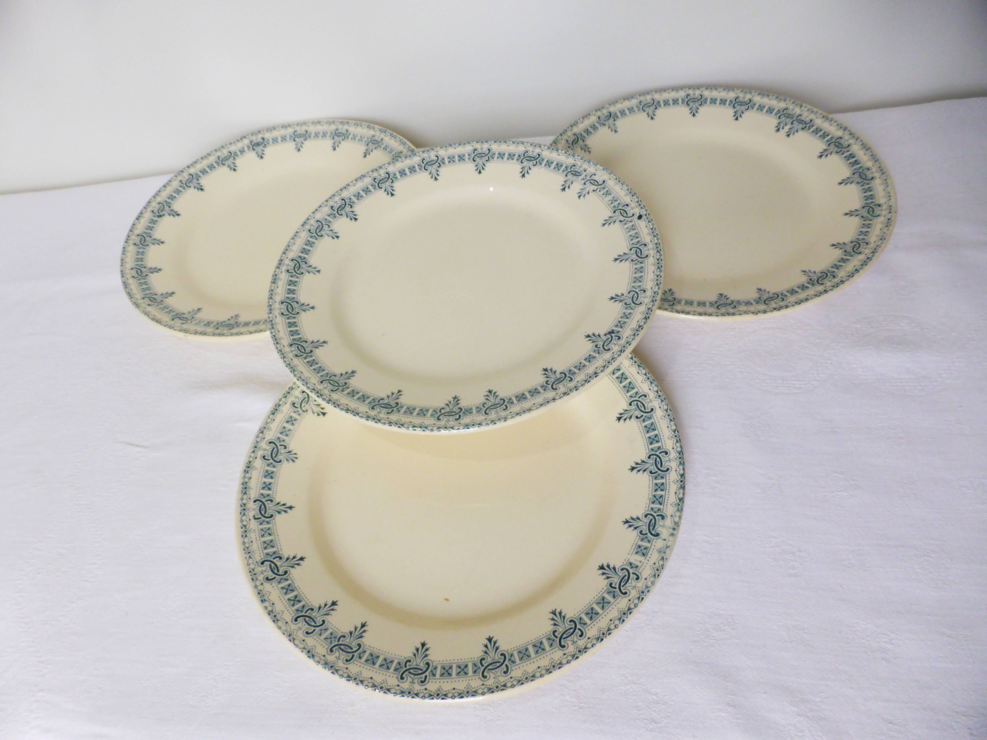 4 assiettes dessert vintage en terre de fer modèle Boetie