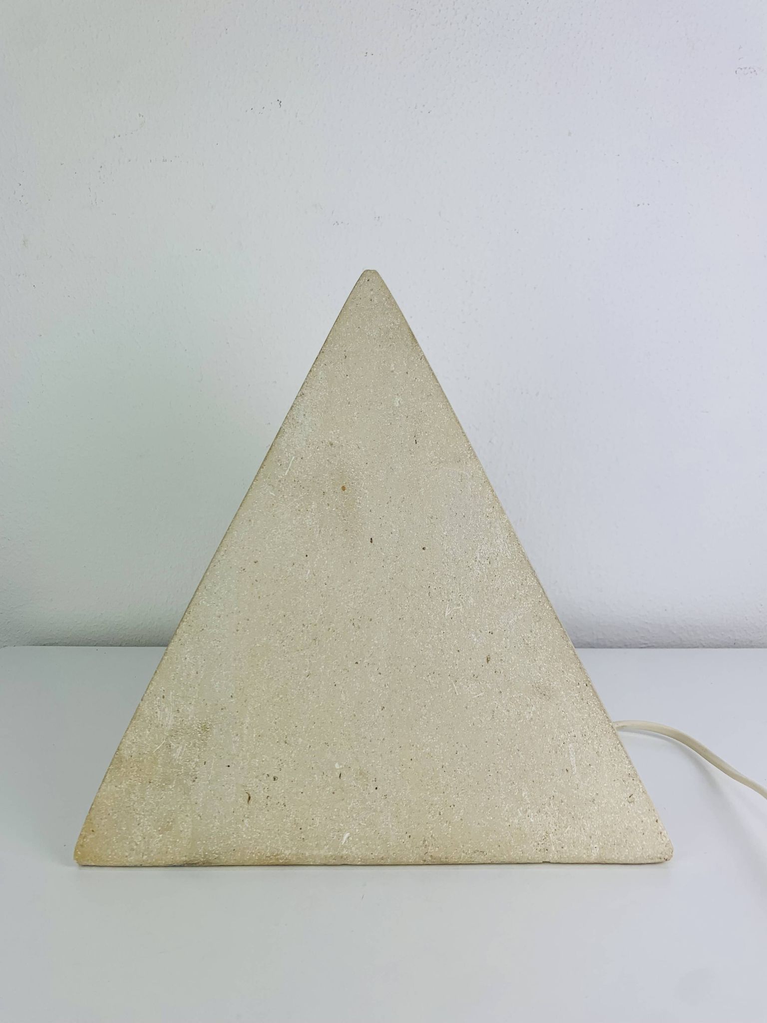 Lampe pyramide en pierre, années 70