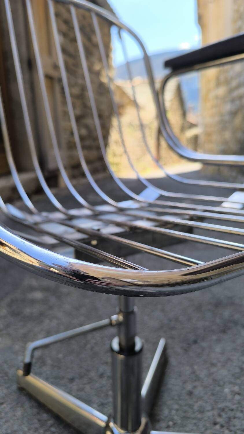 Fauteuil en métal chromé