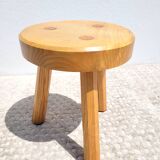 Low tripod ash stool