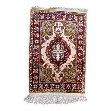 Beau tapis en soie turc Hereke 37x55 cm vintage ivoire médaillon floral 2540