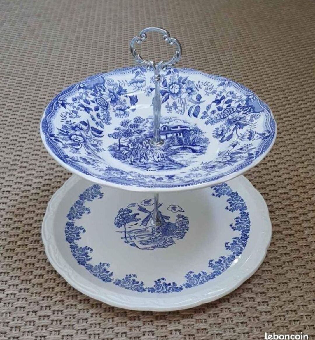 Servant - cake display, fruit, aperitif