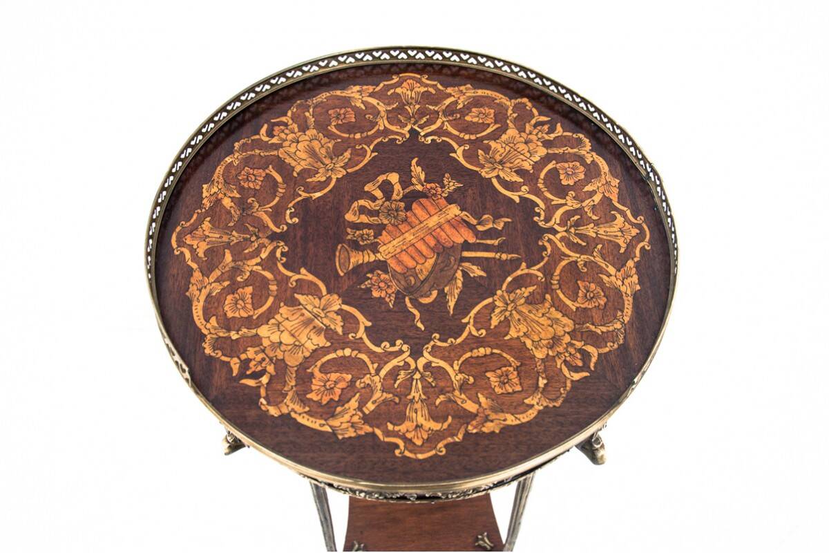 Table - flowerbed, France, mid-19th century XX century.