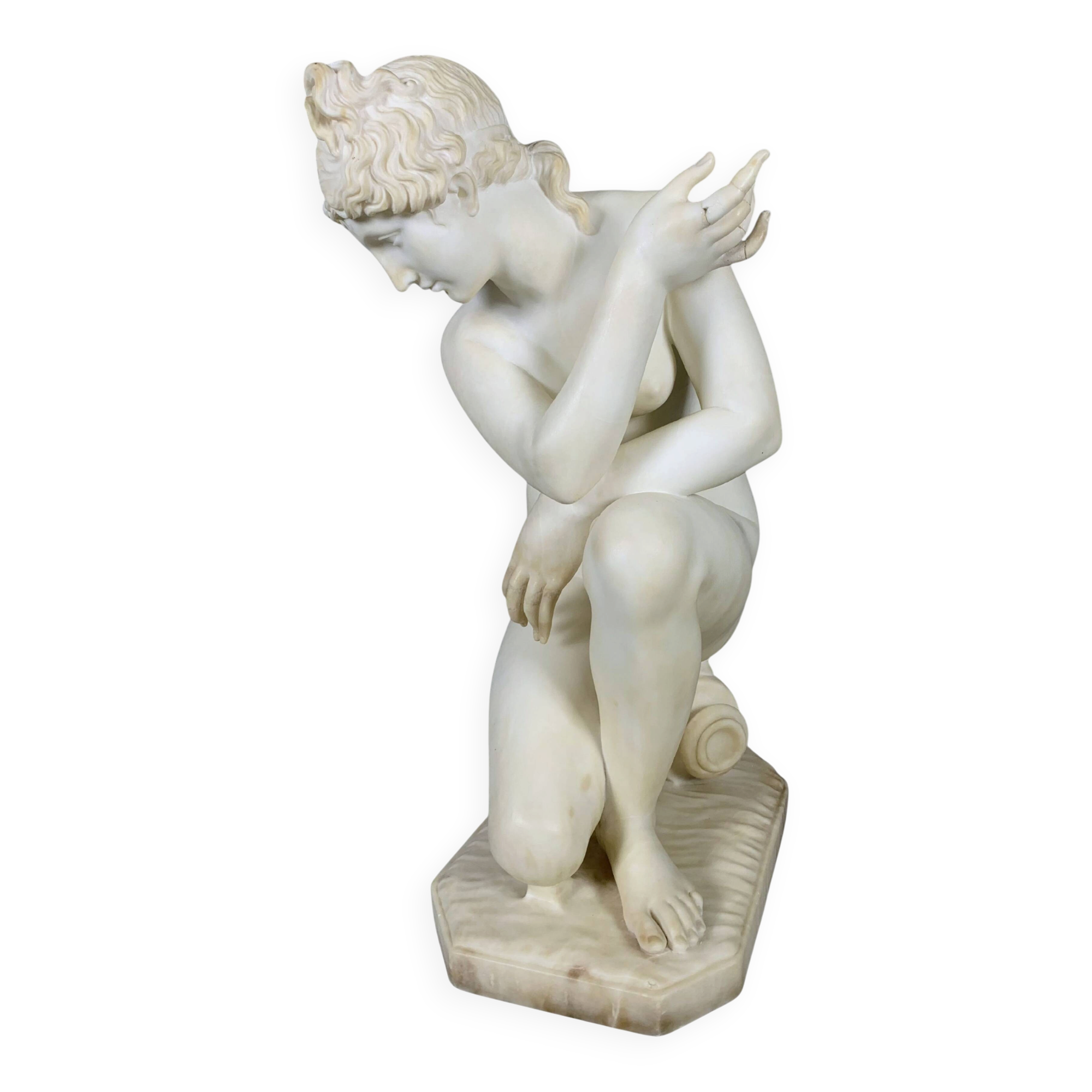 White Marble Sculpture - Venus at Bath - Early 19th Century