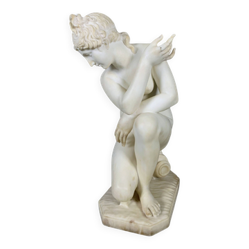 White Marble Sculpture - Venus at Bath - Early 19th Century