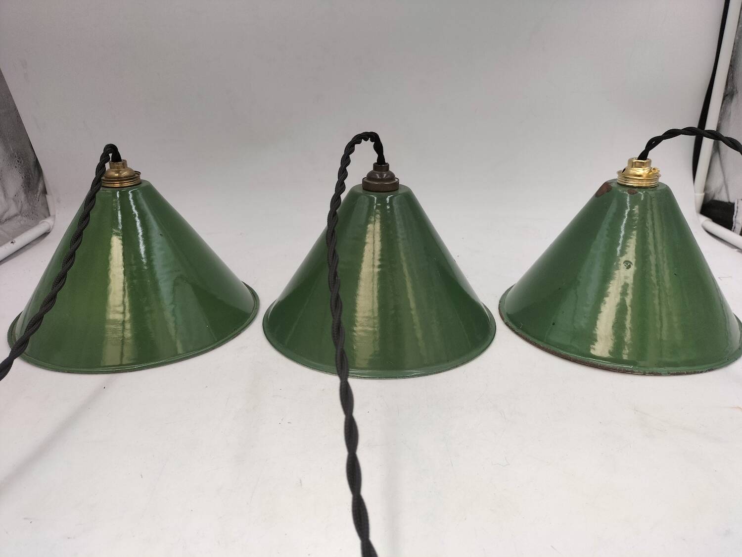 3 suspensions coniques en tôle émaillée