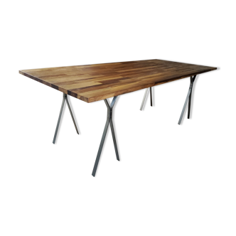 Dining table in solid wood