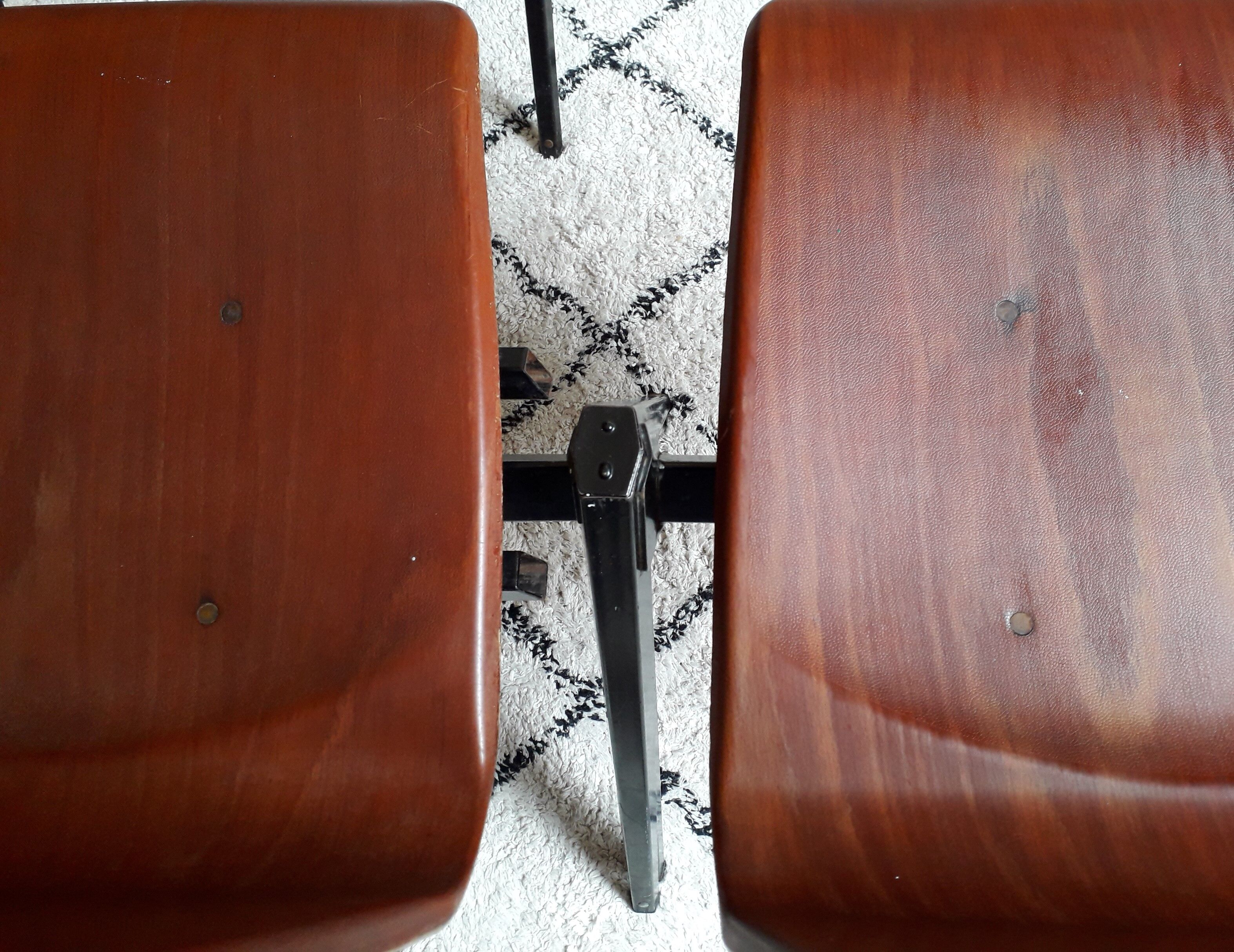 Set of 5 stackable 60s Pagholz chairs