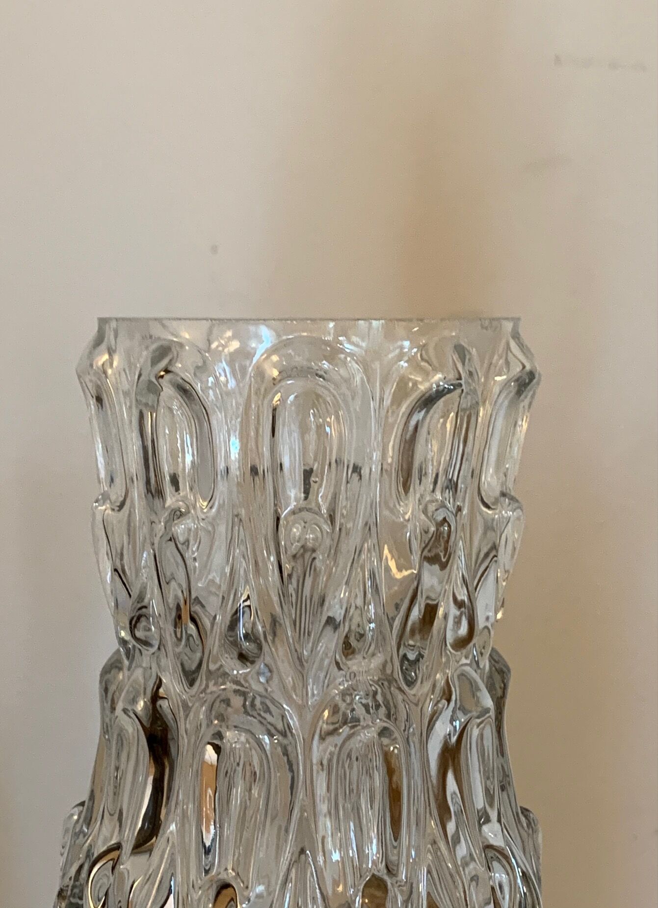 Table lamp with an antique bubbled glass lampshade in the shape of a tulip