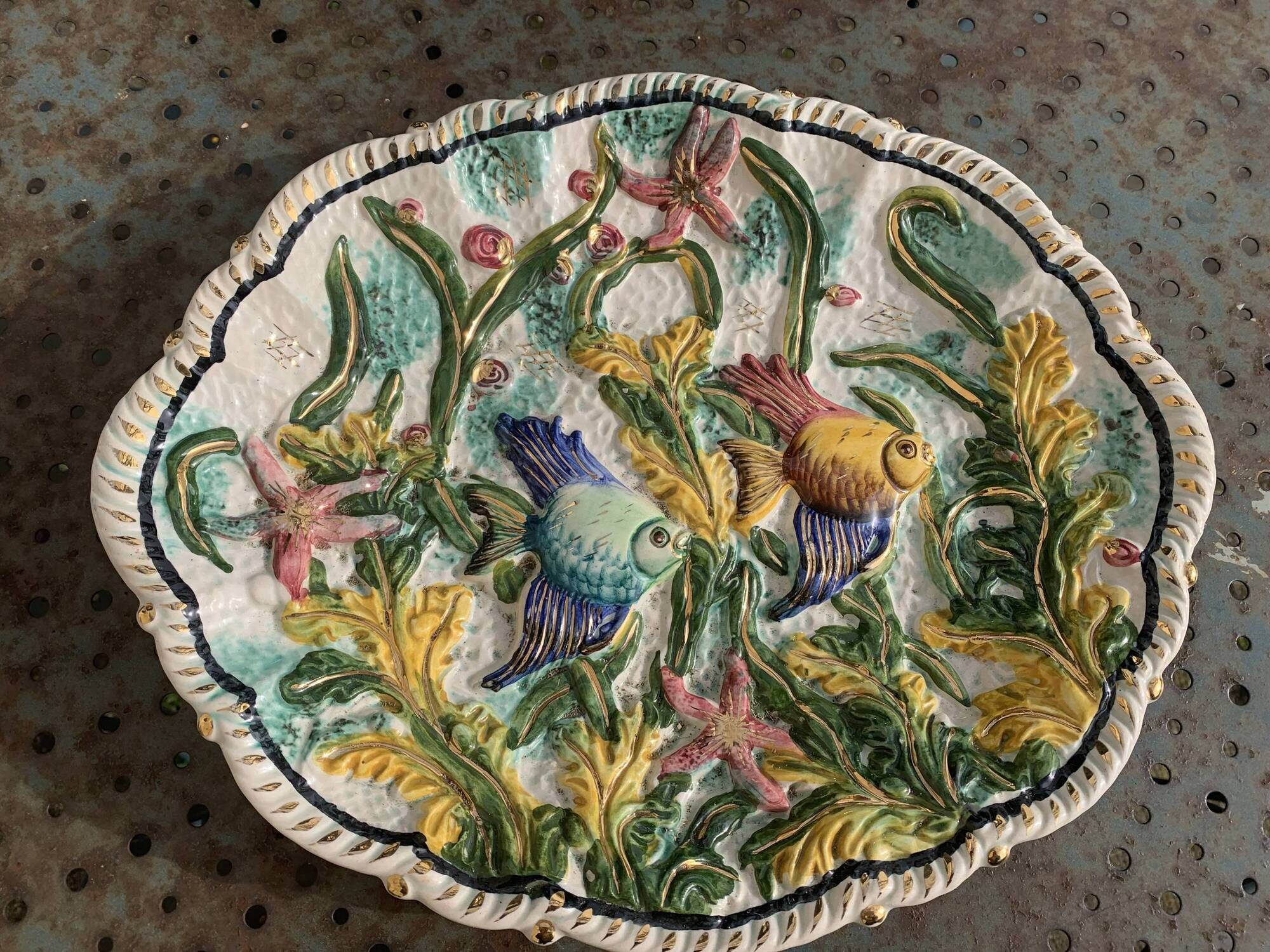 Dish in enamelled ceramic slip, with fish motifs, decorative, collector, vintage