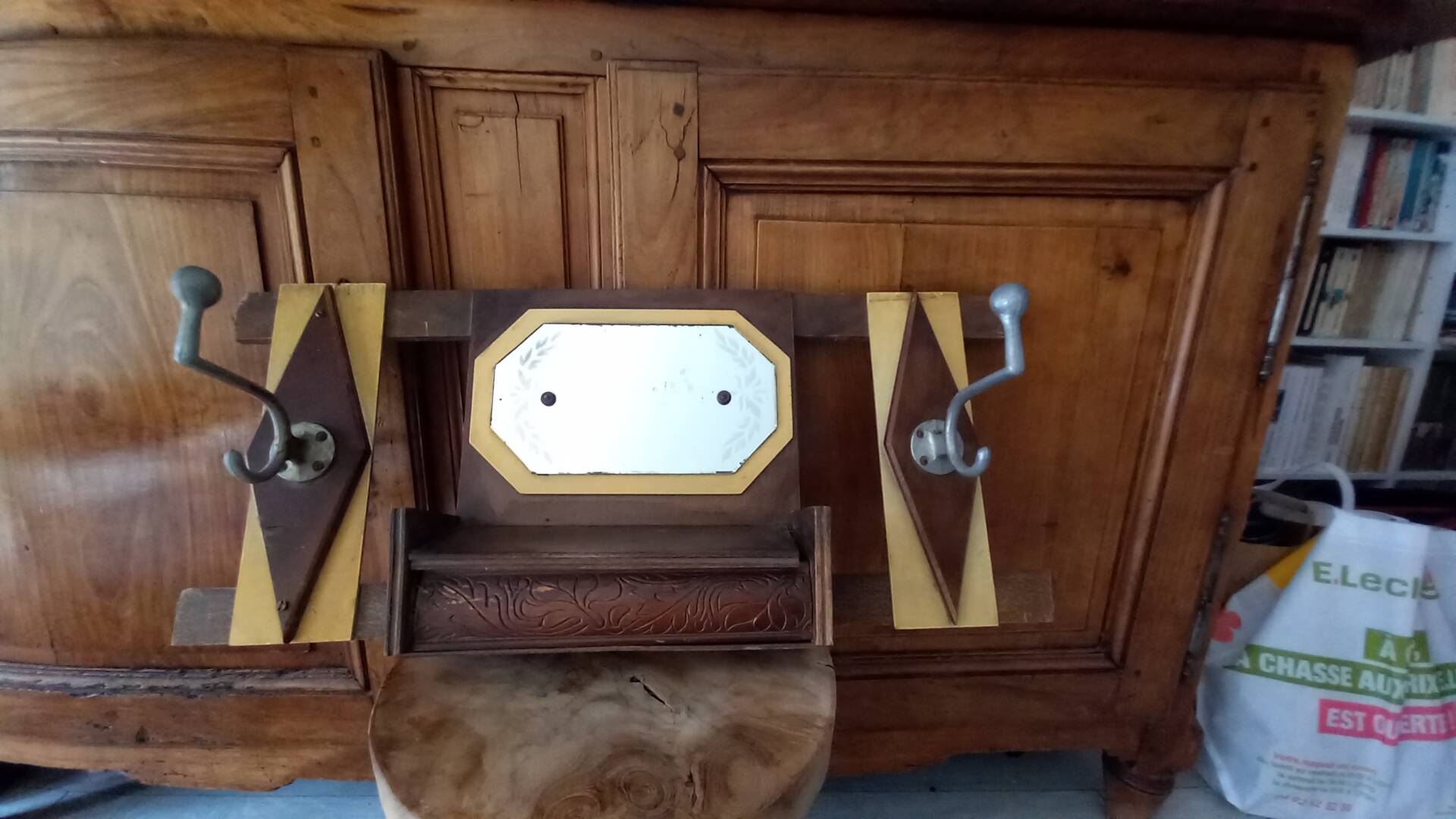 Vintage Art Deco wall coat rack in two-tone wood with engraved mirror.