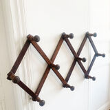 Extendable coat rack