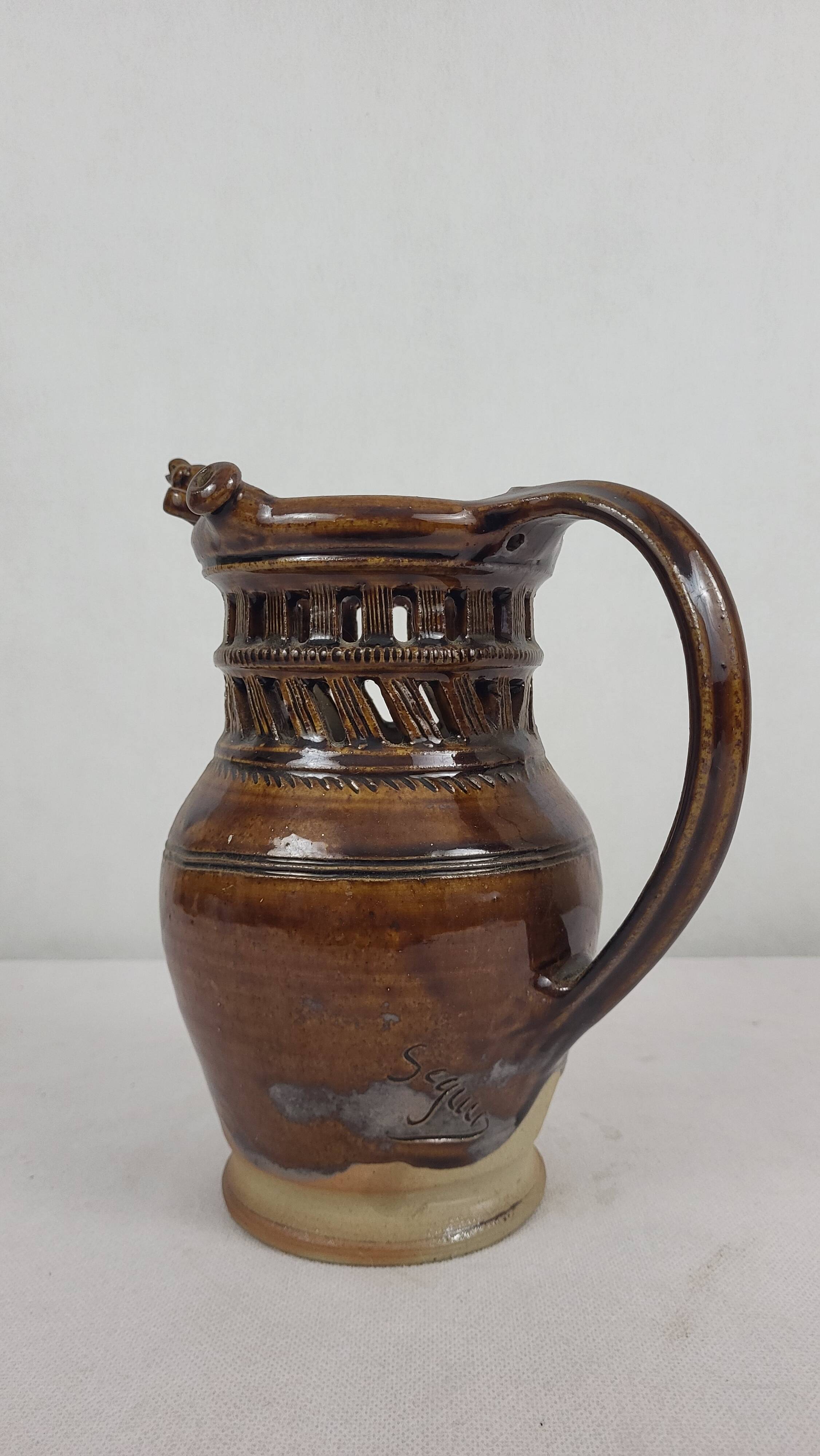 Deceptive stoneware pitcher Jean-Claude Seguin / Puisaye