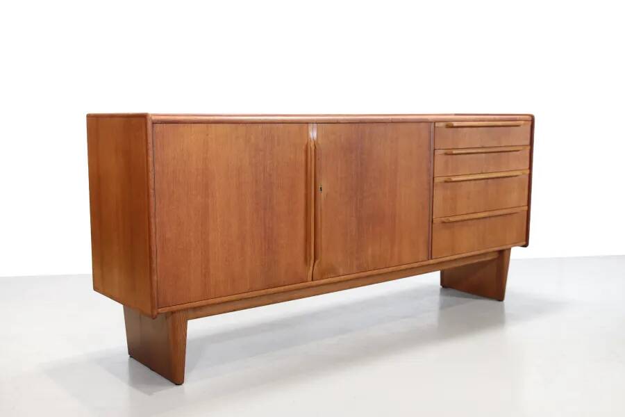 Oak DE02 sideboard by Cees Braakman for Pastoe 1950s
