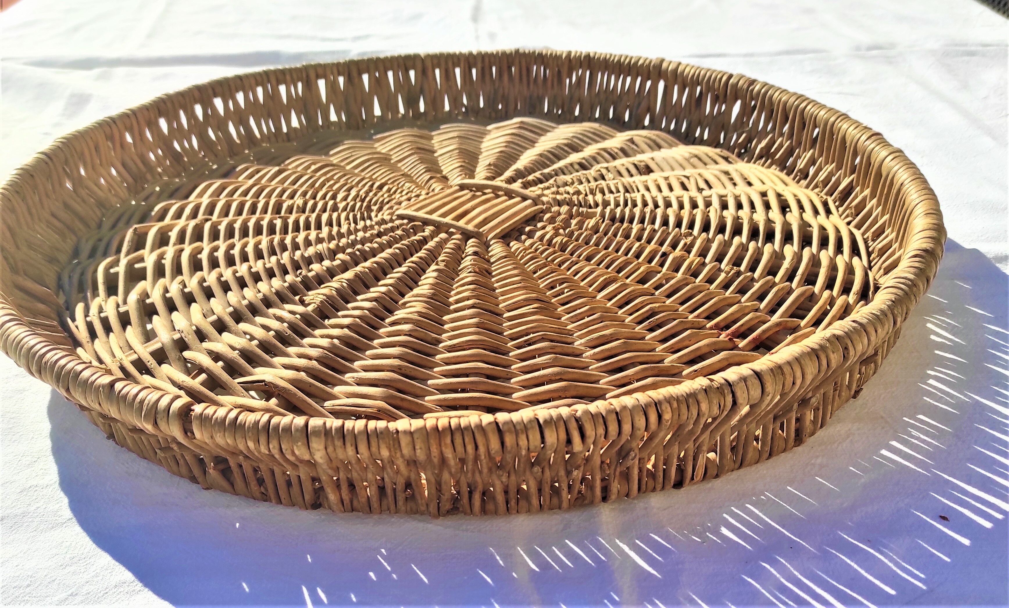 Wicker tray for cheeses