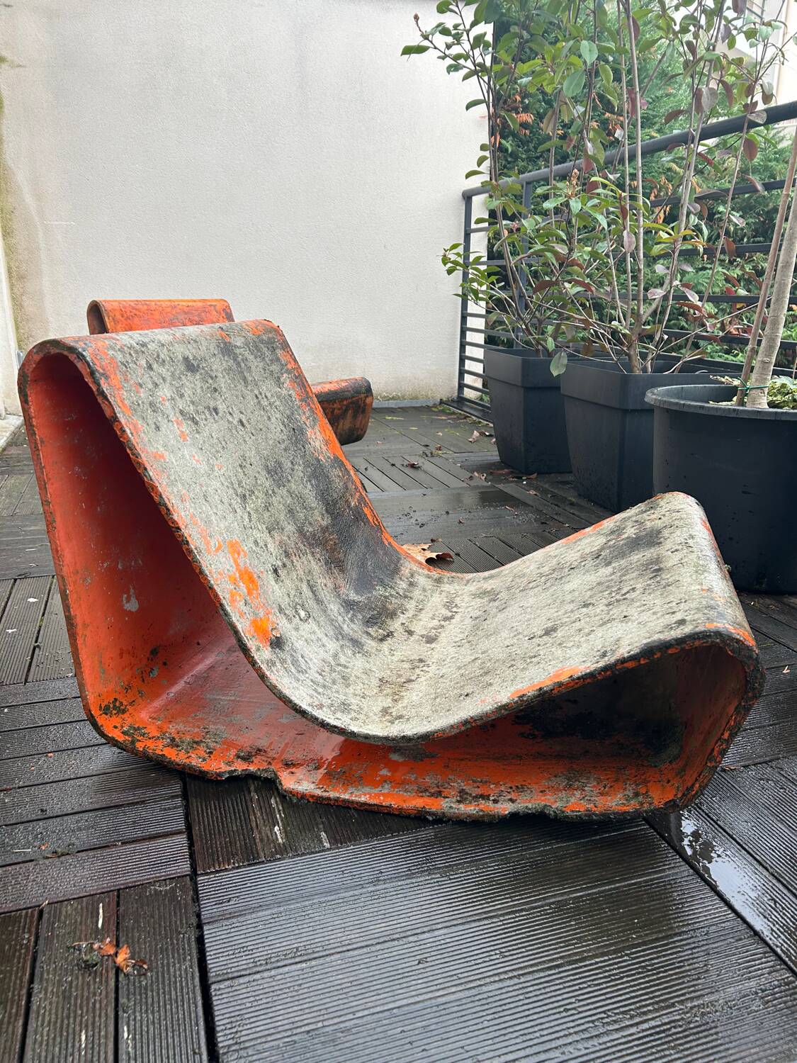Fauteuils loop chair en ciment de Willy Guhl