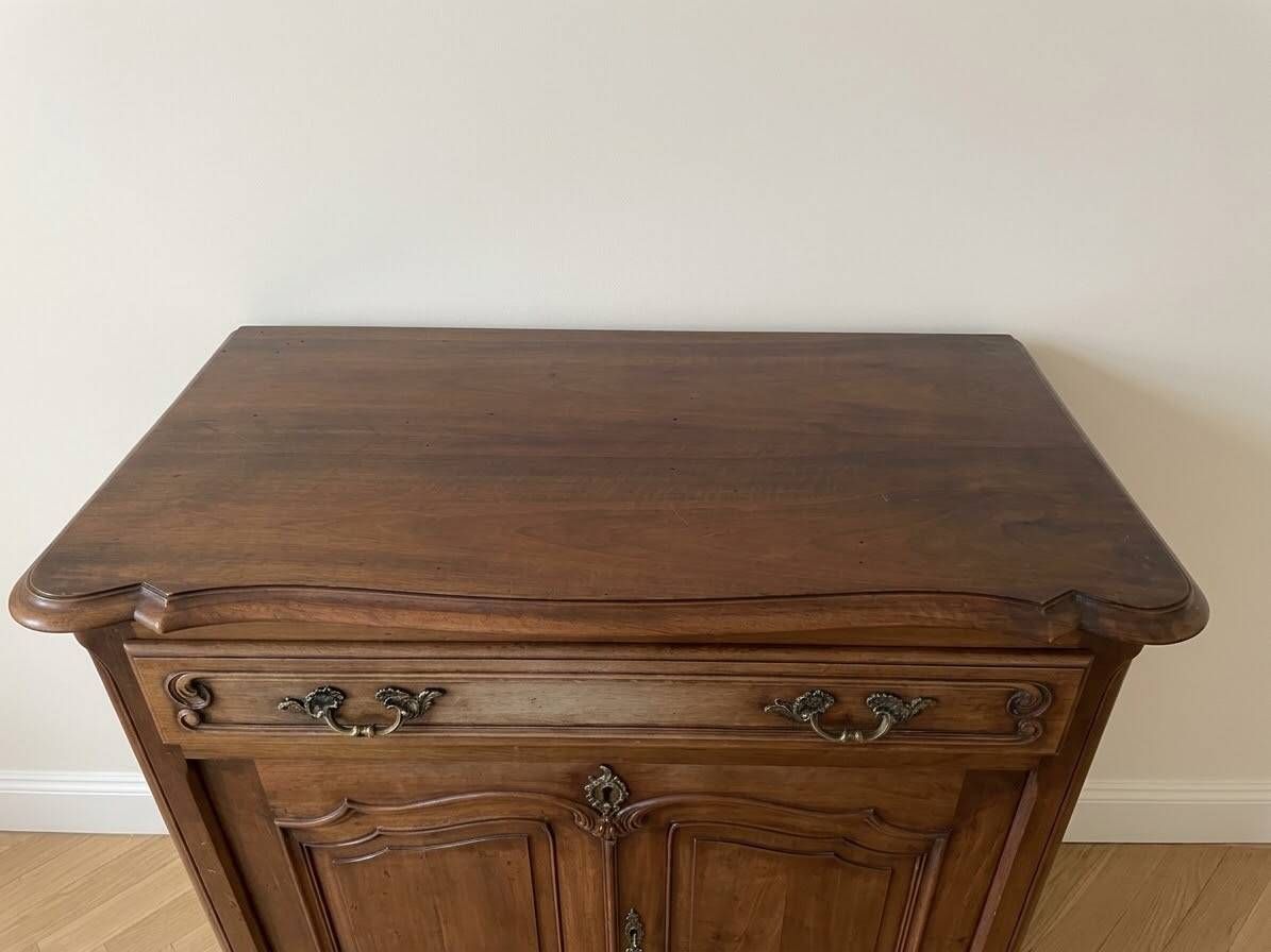 Secrétaire ancien en bois massif sculpté