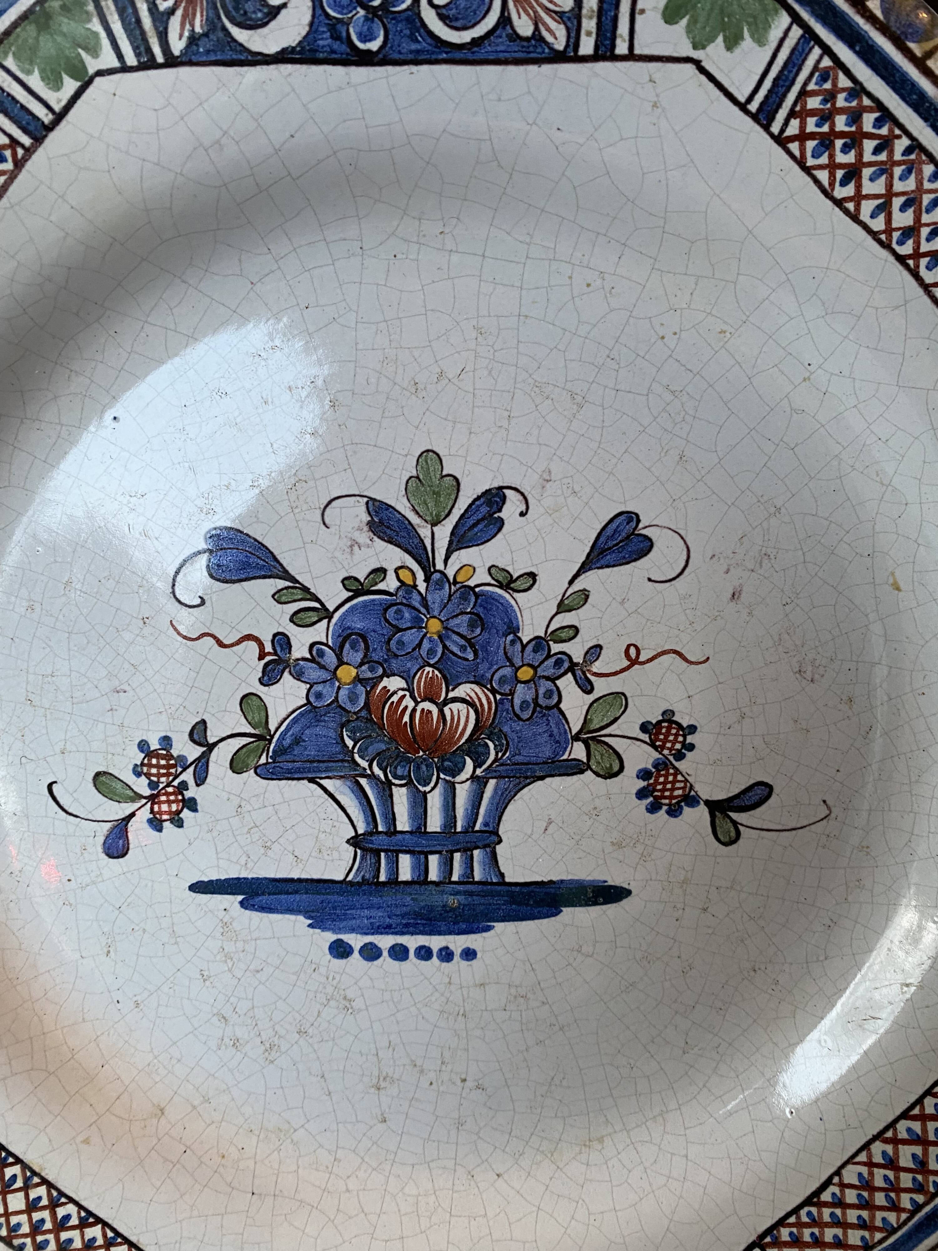 Plat en faïence