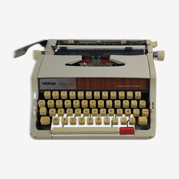 Vintage typewriter brother deluxe 1510