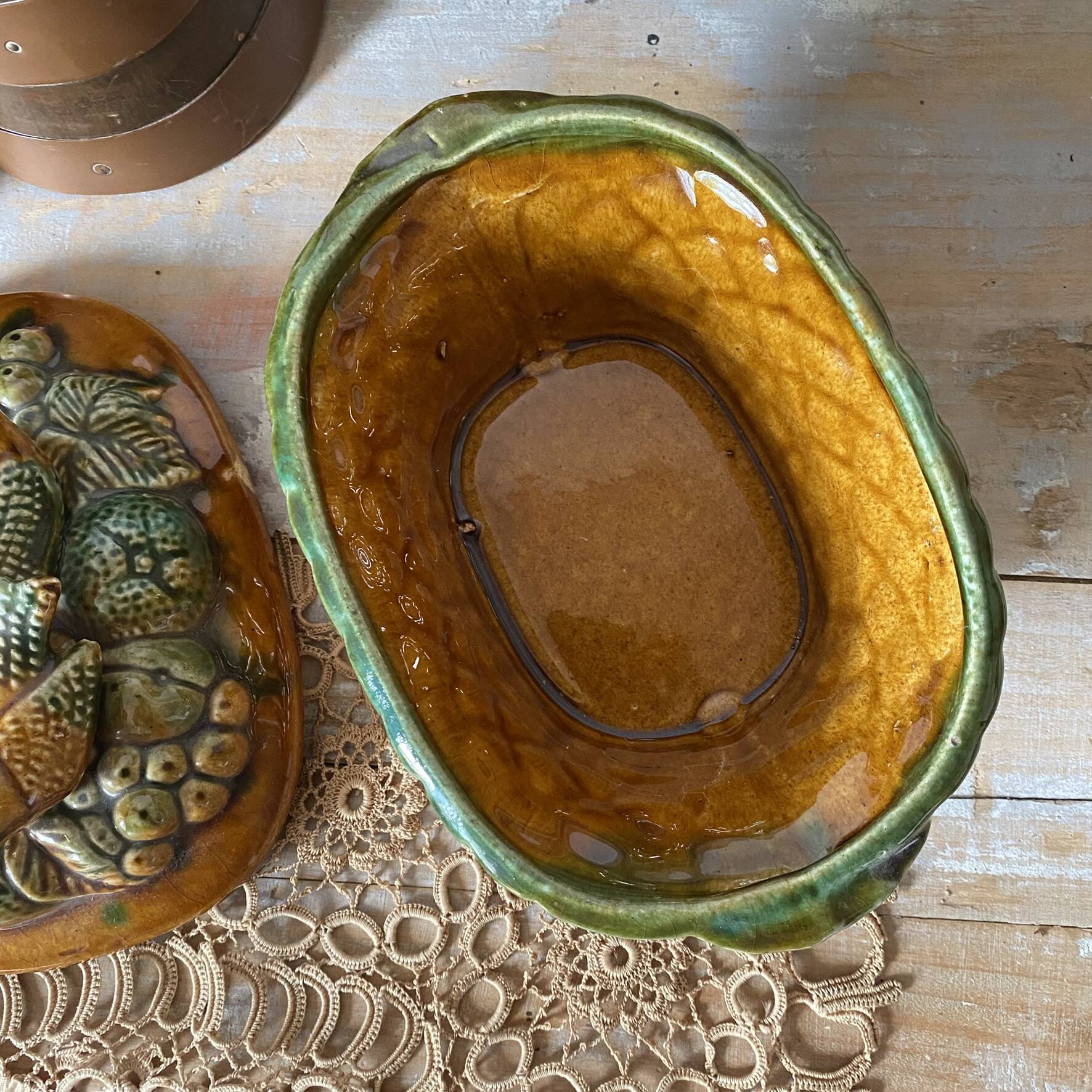 Trick-the-eye slipware bonbonnière