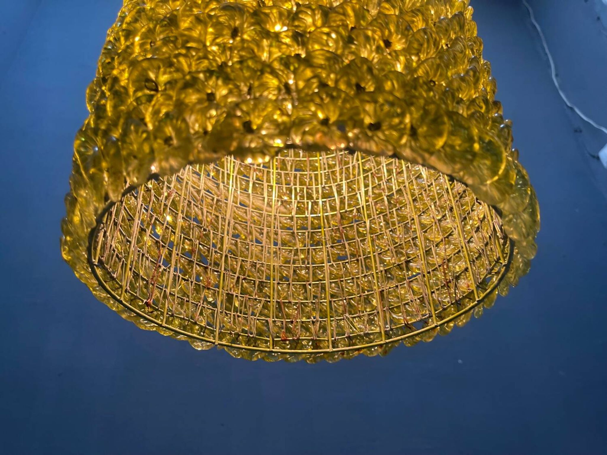 Ensemble de 2 suspensions lumineuses en verre de Murano vert olive en forme de fleur