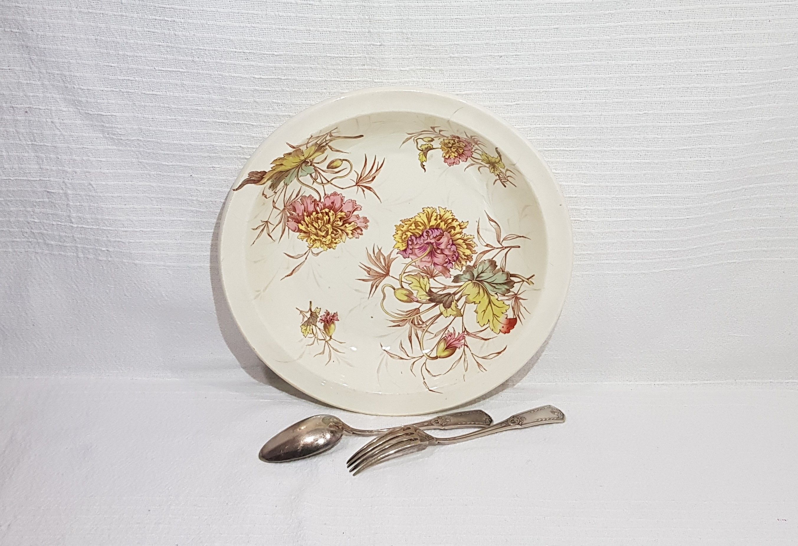 Hollow serving dish in Luneville earthenware model Poppy, iron earth, vegetable