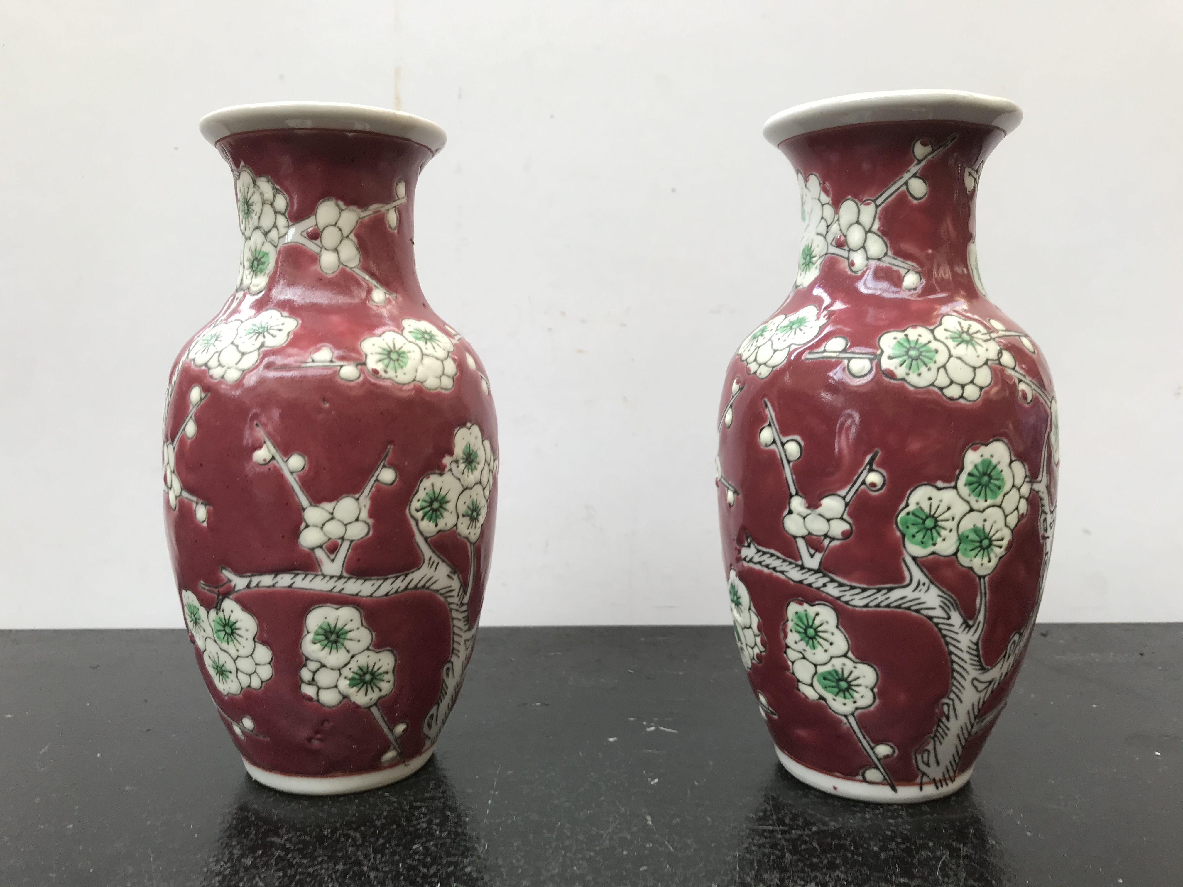 Pair of vase ancient chinese ceramics white - red decor vintage flowers