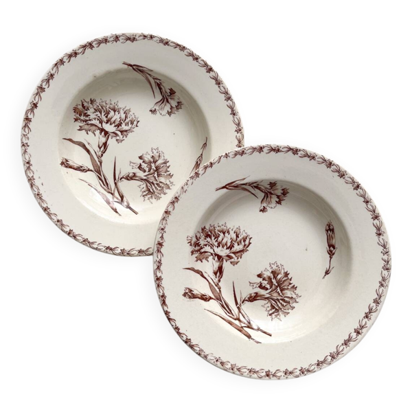 2 assiettes creuses en terre de fer «Oeillet » KG Lunéville