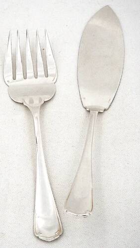 Christofle Japanese, 12 fish cutlery + 1 serving cutlery, 26 pieces.