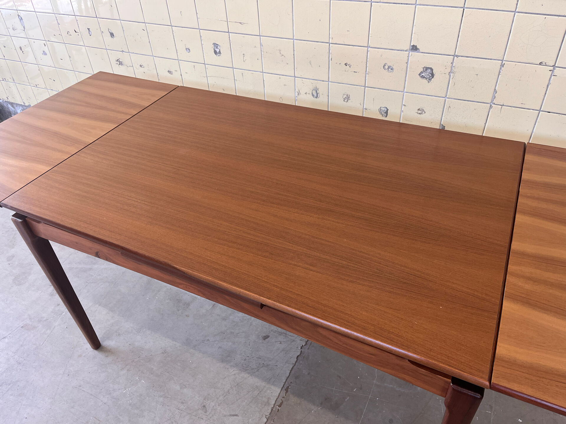 Table à manger en teck vintage
