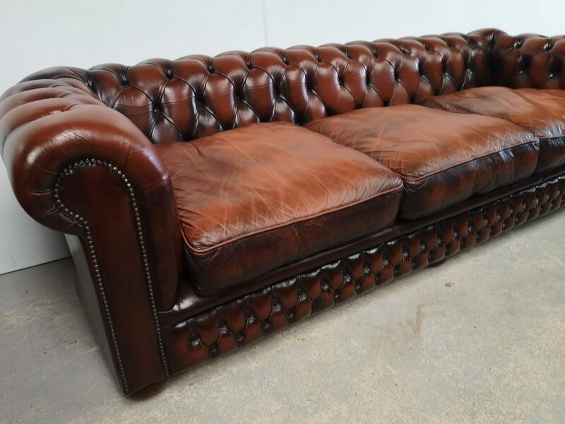 Brown leather chesterfield sofa 3 places