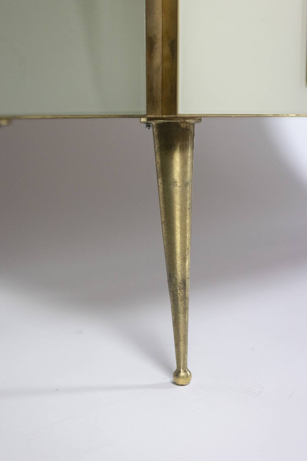 Geometric sideboard in glass and gilded brass. Contemporary Italian work.