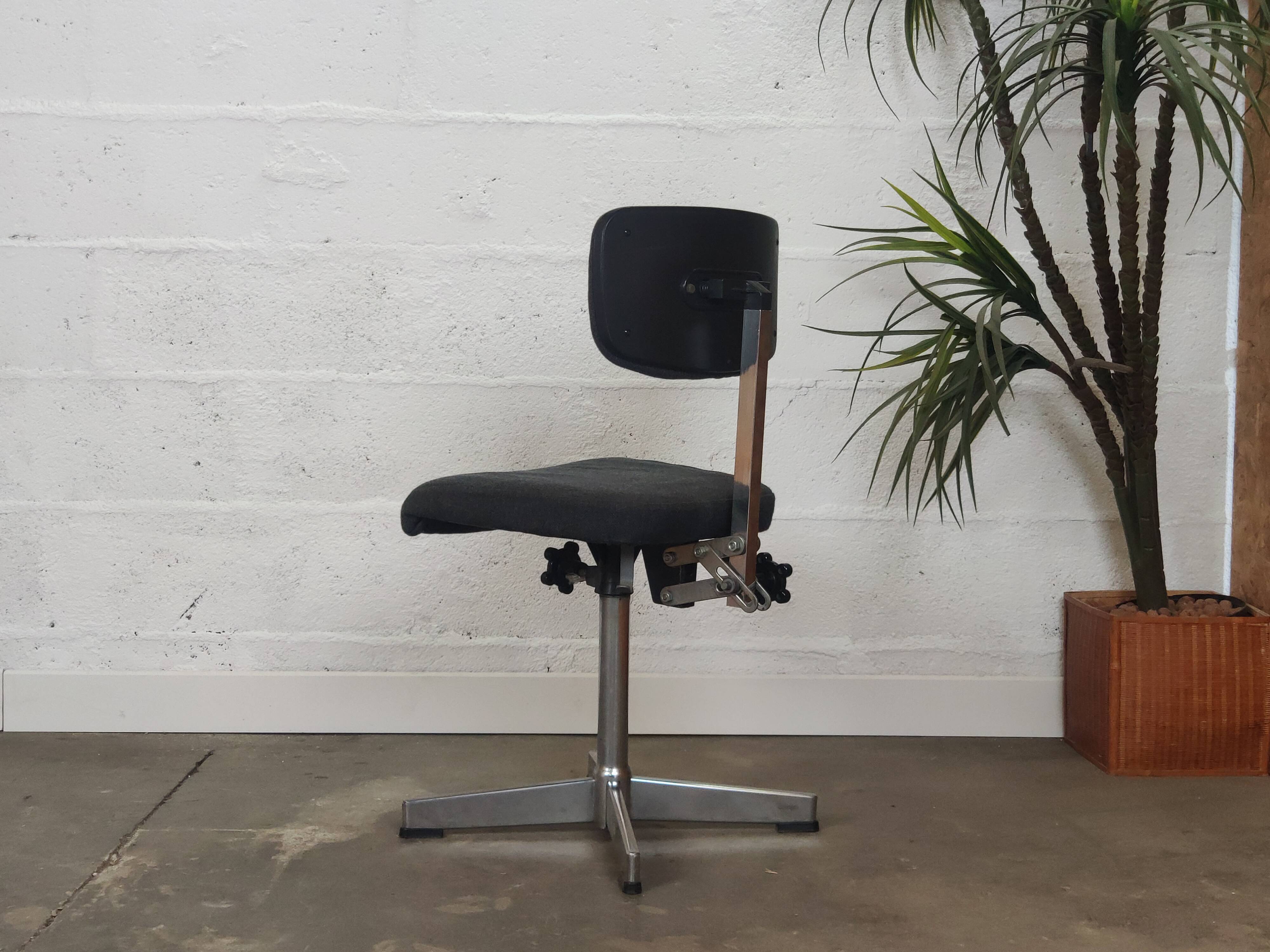 Chaise industrielle Cannone circa 60