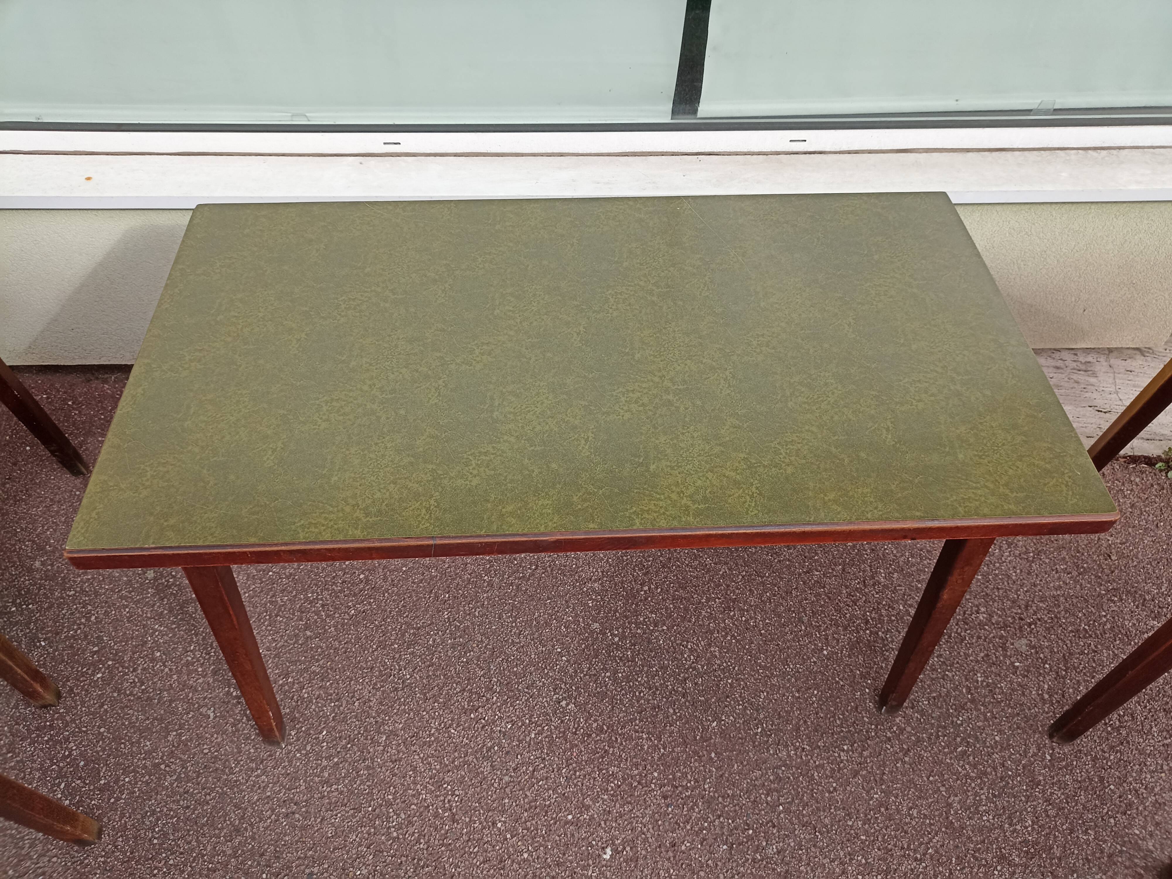 Set of 5 wooden and Formica bistro table