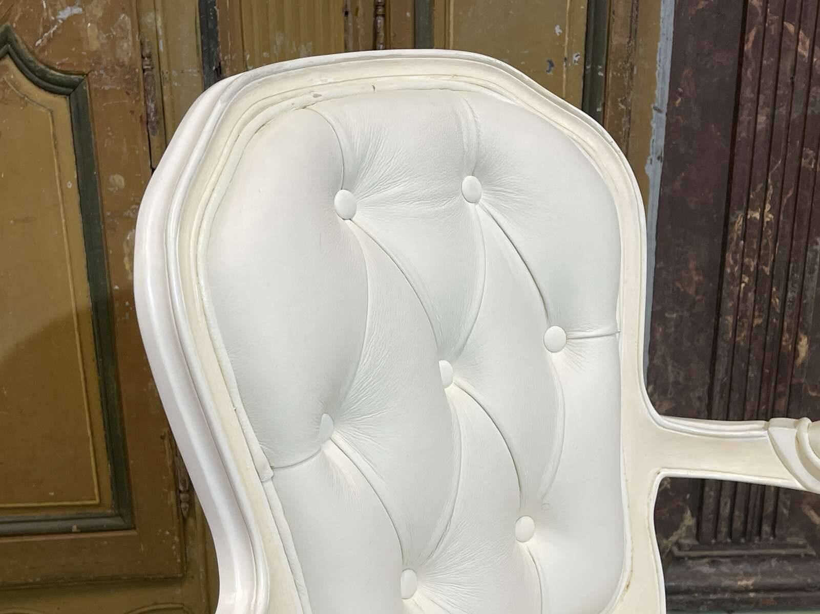 Fauteuil cabriolet de style Louis XV moderne