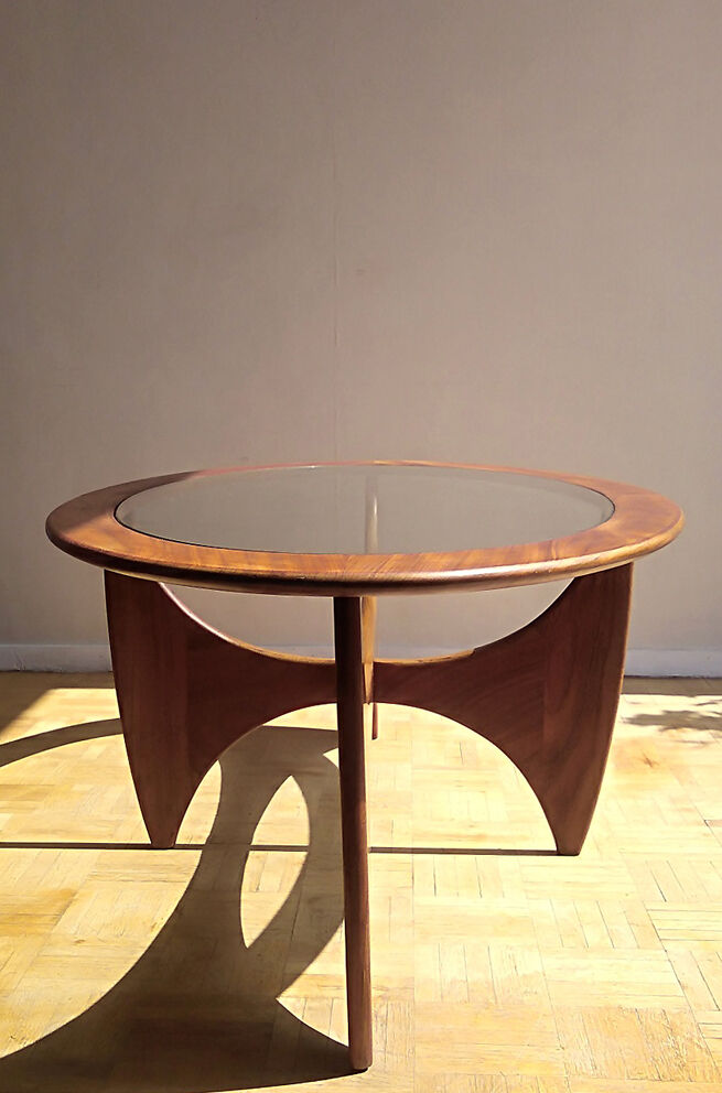Table basse ovale Astro par Victor Wilkins 1960