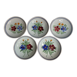 ensemble de cinq assiettes