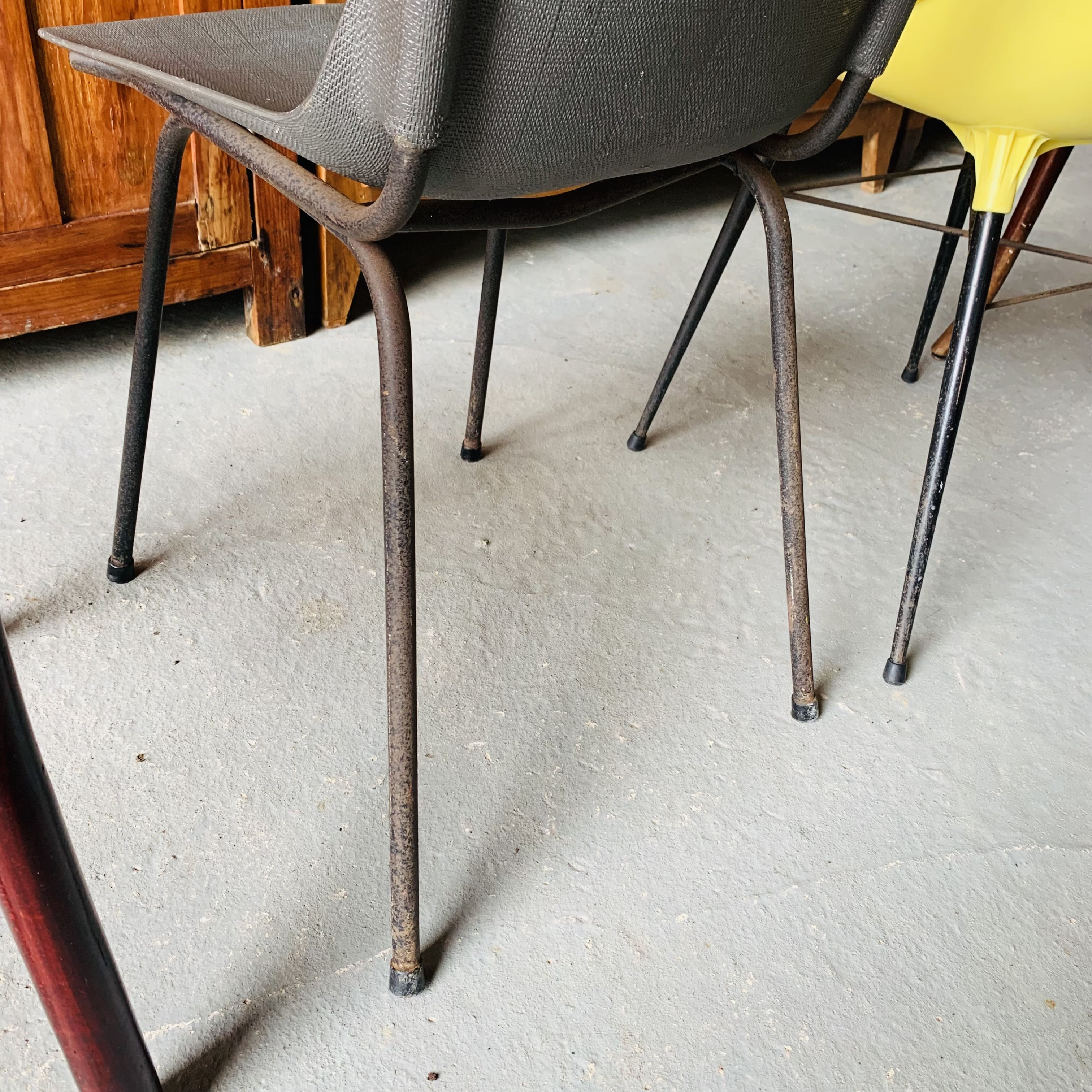 4 chaises dépareillées