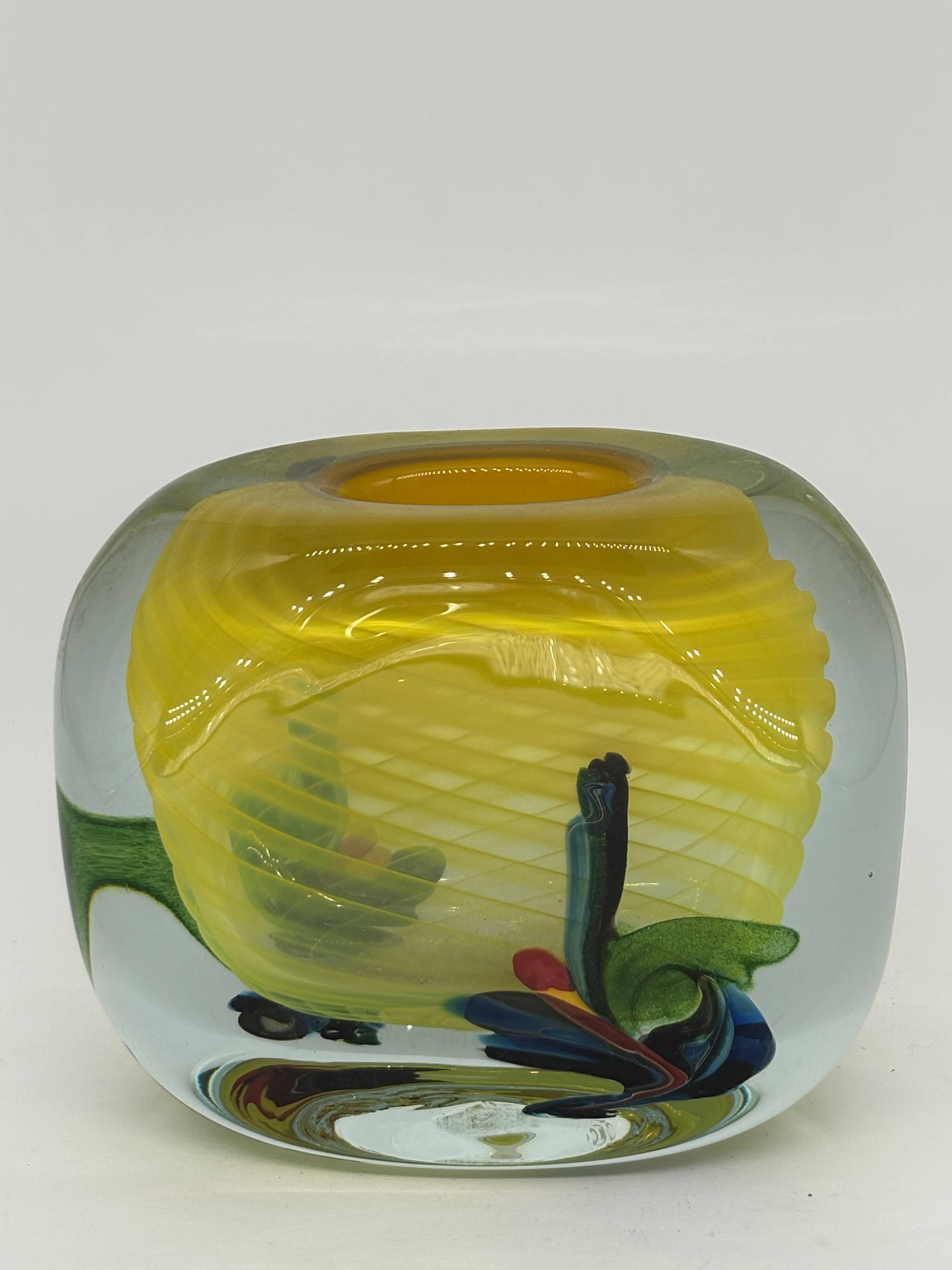 Vase Murano jaune signé Robert Pierini