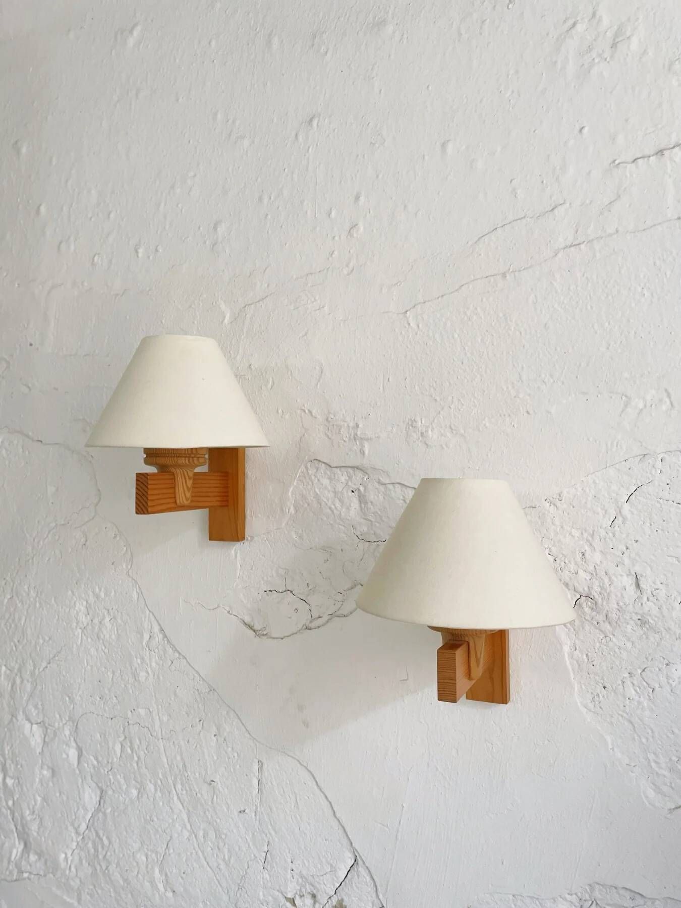 Set of wall sconces in pine, Modern Scandinavian style by Uno Dahlen for Aneta, 1970s.