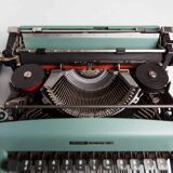 Olivetti Lettera 32 typewriter revised and new ribbon