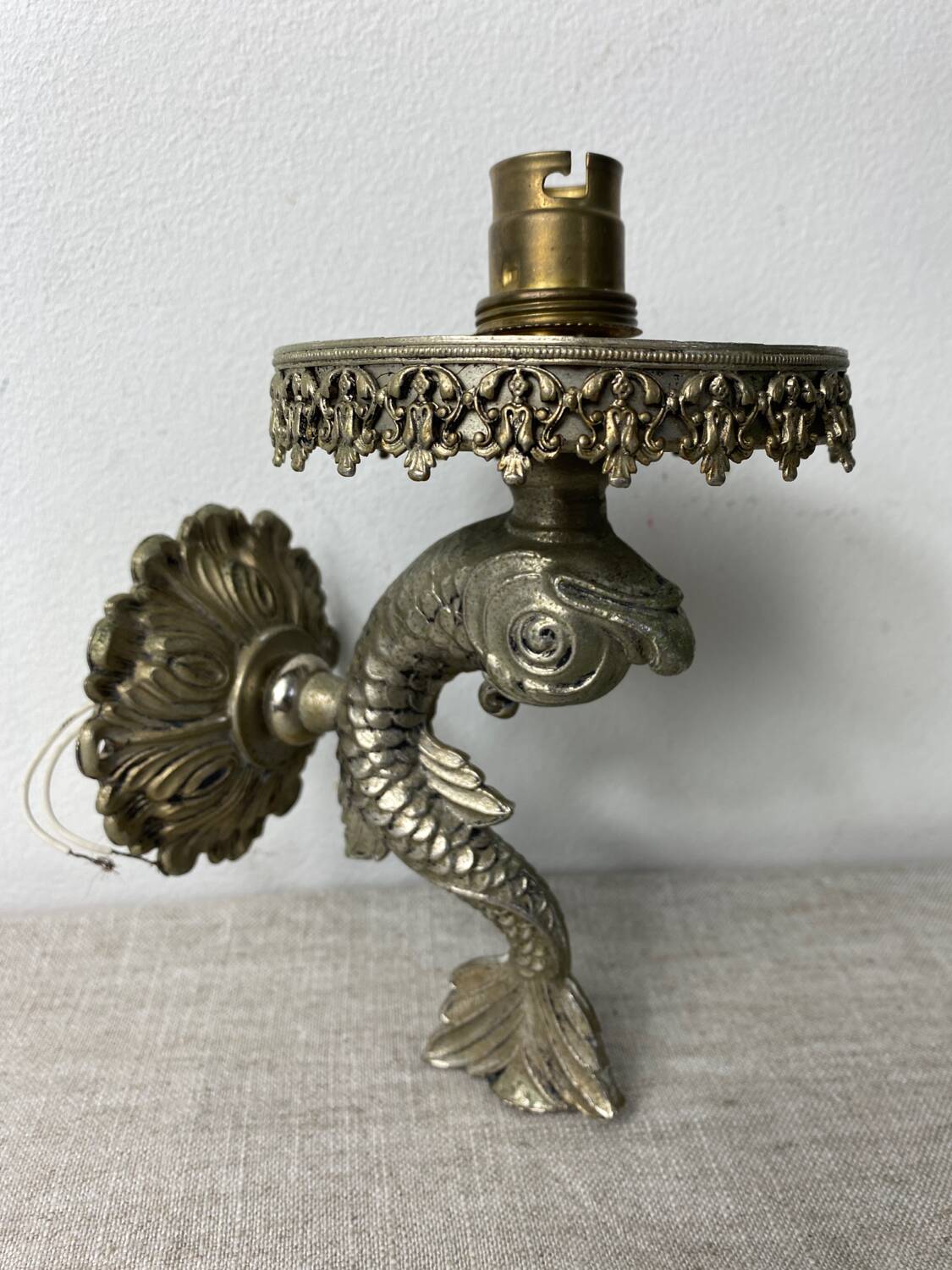 Applique poisson de style art déco en métal argenté