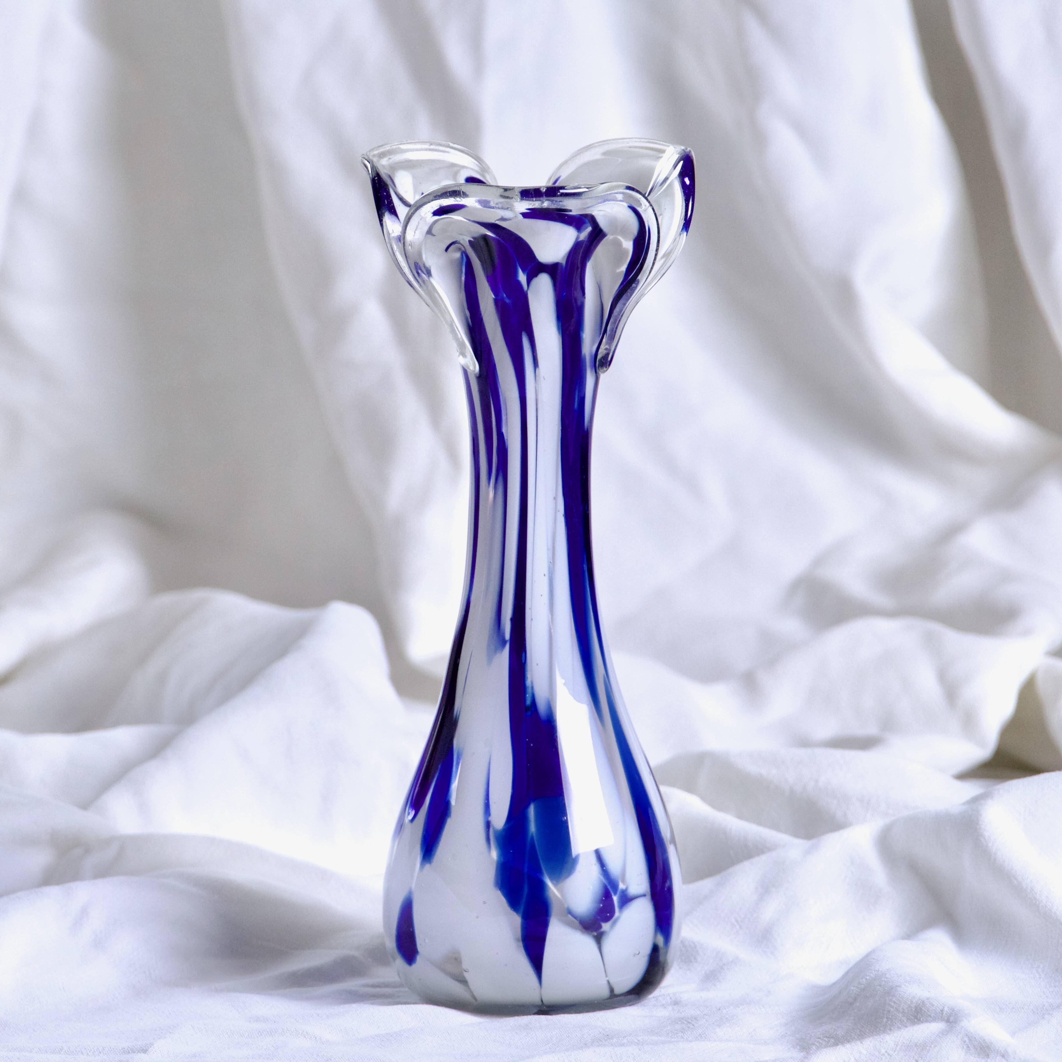 Vase en verre de Murano bleu et blanc